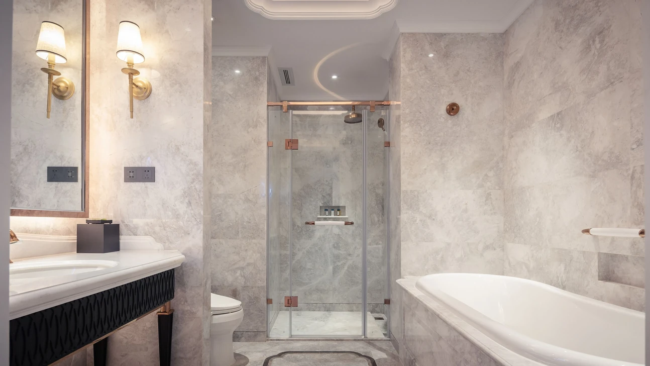 Marble bath features in Imperial VIP Suite